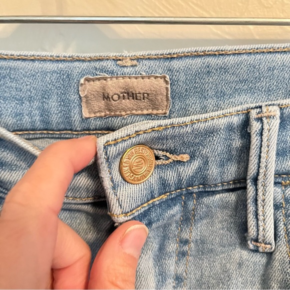 MOTHER Denim The Hustler Ankle Chew Distressed Flare Jeans in Petal Plucker Sz26 - Picture 7 of 15